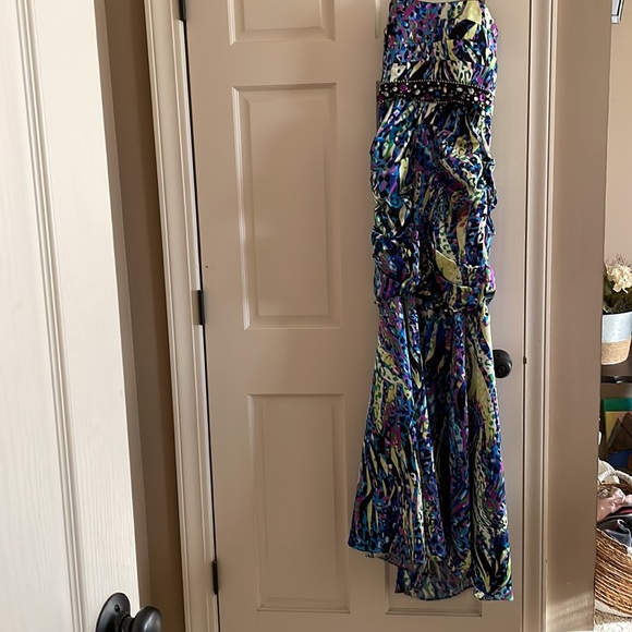 Formal dress for prom or other - Picture 2 of 3